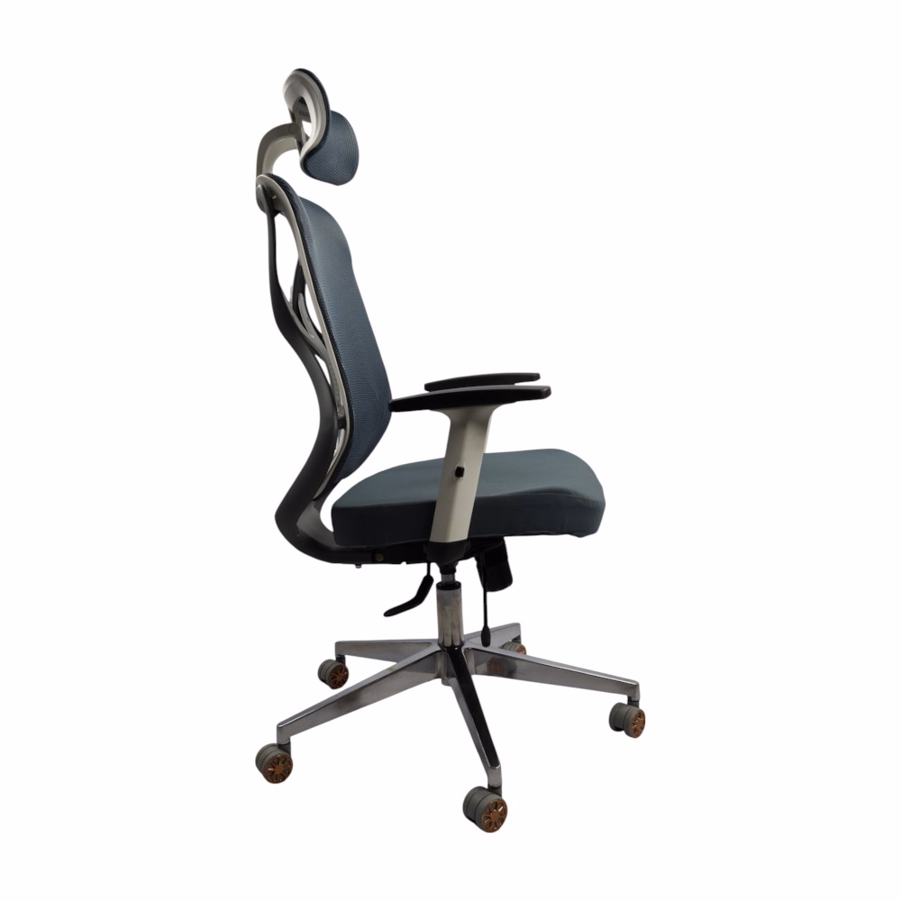 Grey ergonomic mesh office chair with headrest, padded seat, and chrome base wheels – W4wood